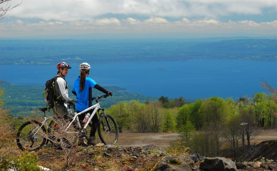 Mountain-biking-in-the-Lake-District-Chile-min-min